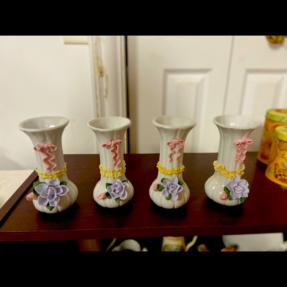 4 flower vases